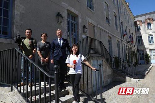 酒店厨房爆料事件视频播放,视频揭露惊人内幕,食品安全引关注 第1张 酒店厨房爆料事件视频播放,视频揭露惊人内幕,食品安全引关注 第1张